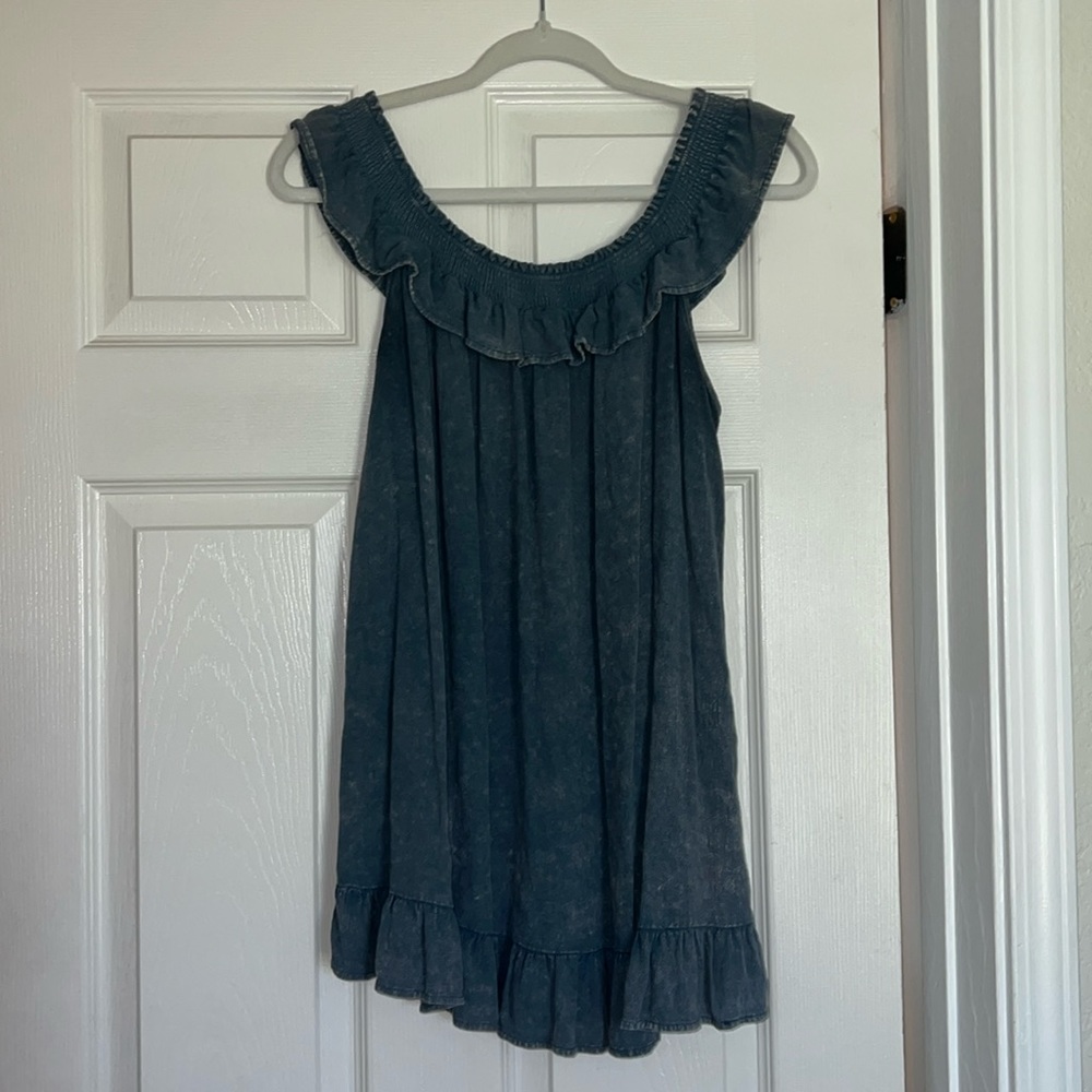 Boutique Women’s shirt size M